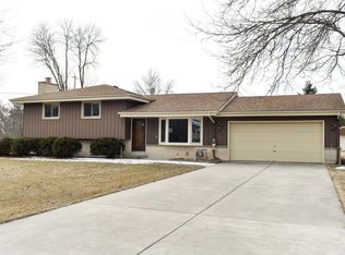 3127 W Grace Ave, Mequon, WI 53092