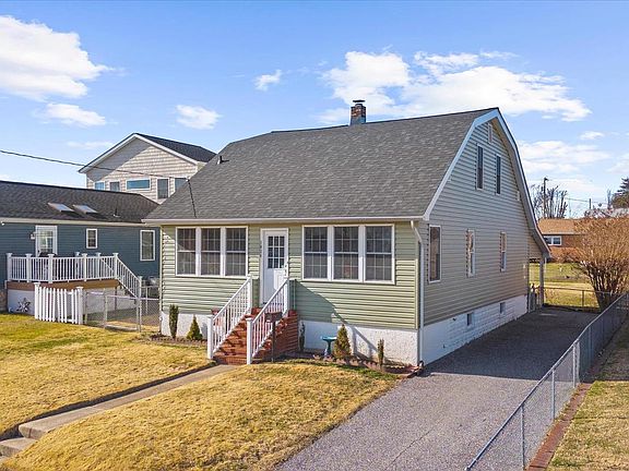 3rd image of 1924 Sunberry Rd