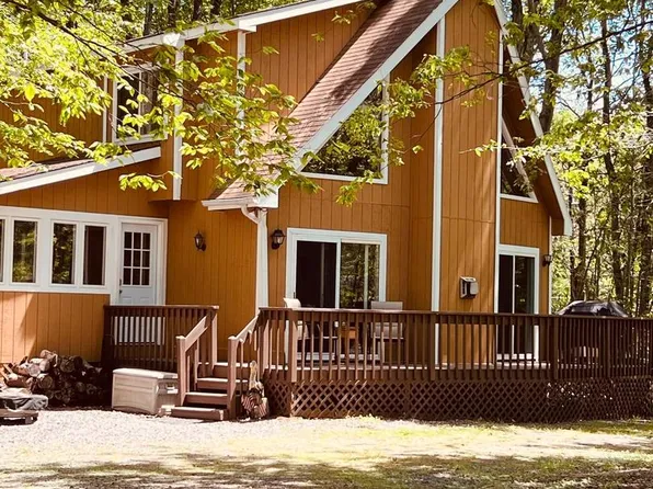 237 Choctaw Dr, Pocono Lake, PA 18347