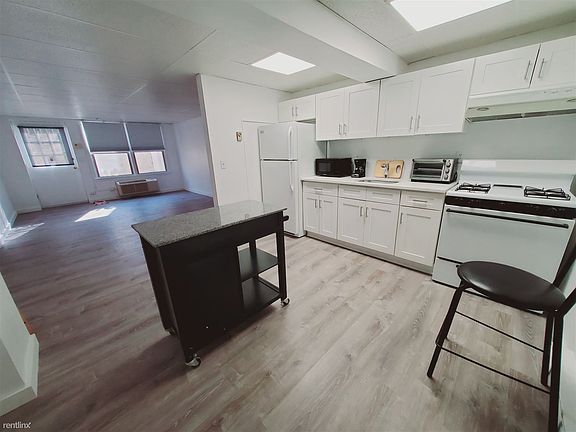 2nd image of 102 Woodside Grn APT 1