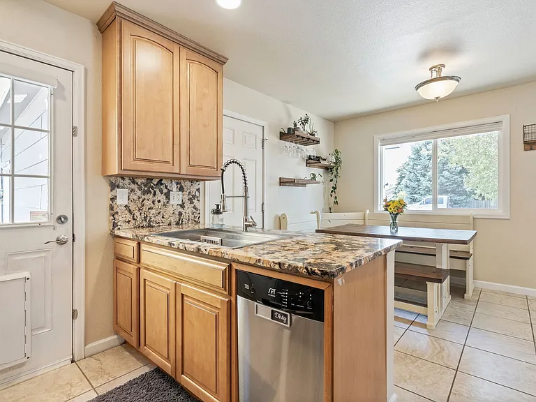 4126 Hayes Ave — Photo 9