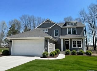 570 W Wildwood Dr, Owosso, MI 48867