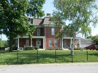 304 NE 4th St, Fairfield, IL 62837