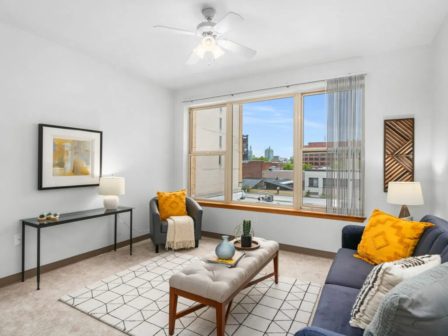 Fifth Avenue Place Apartments — Photo 4