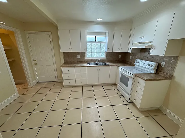 540-570 S Highland Dr — Photo 18