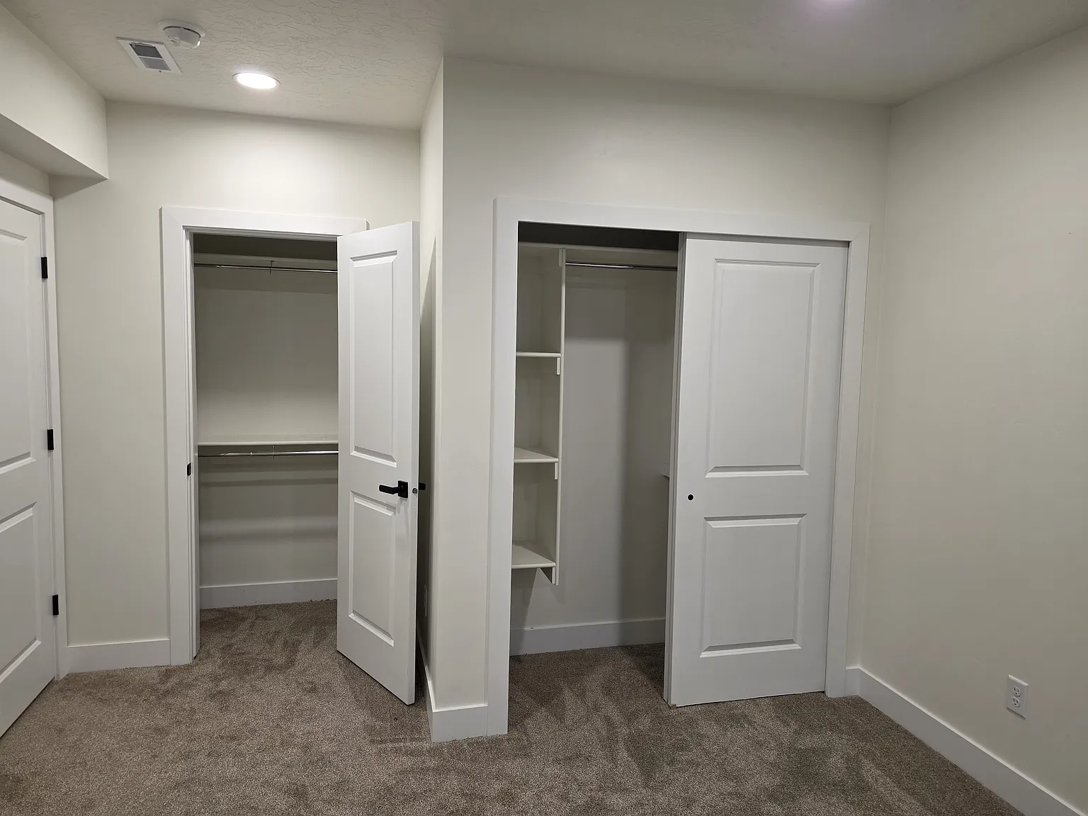 Brand New 3 Bed/2 Bath Basement Apartment - Private Entrance & private fenced yard — Photo 4