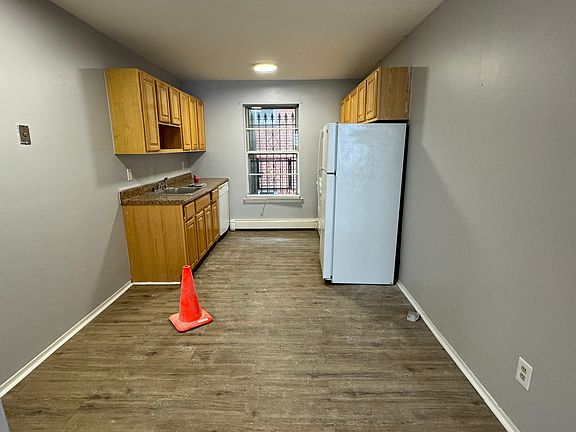 4th image of 52 W Stratford Pl #3