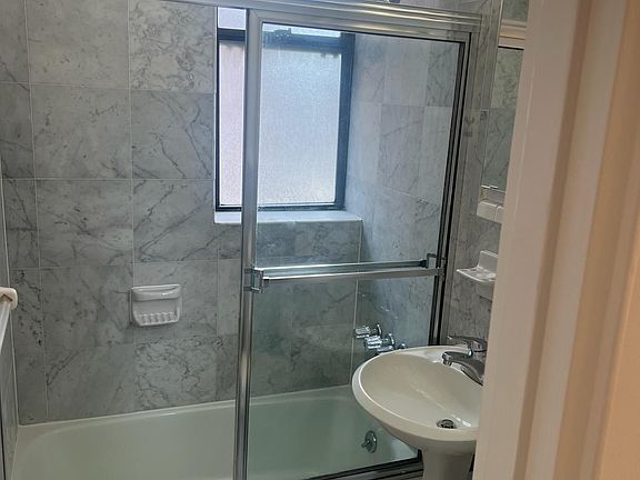 3rd image of 171 E 83rd St APT 3H
