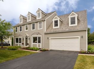 747 Fieldale Ln, Grayslake, IL 60030