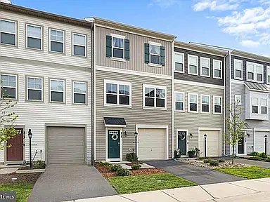 3 bed, 2090 sqft, $2,195 — Photo 3