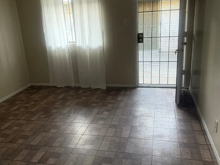 Plaza Manor Apartments — Photo 6