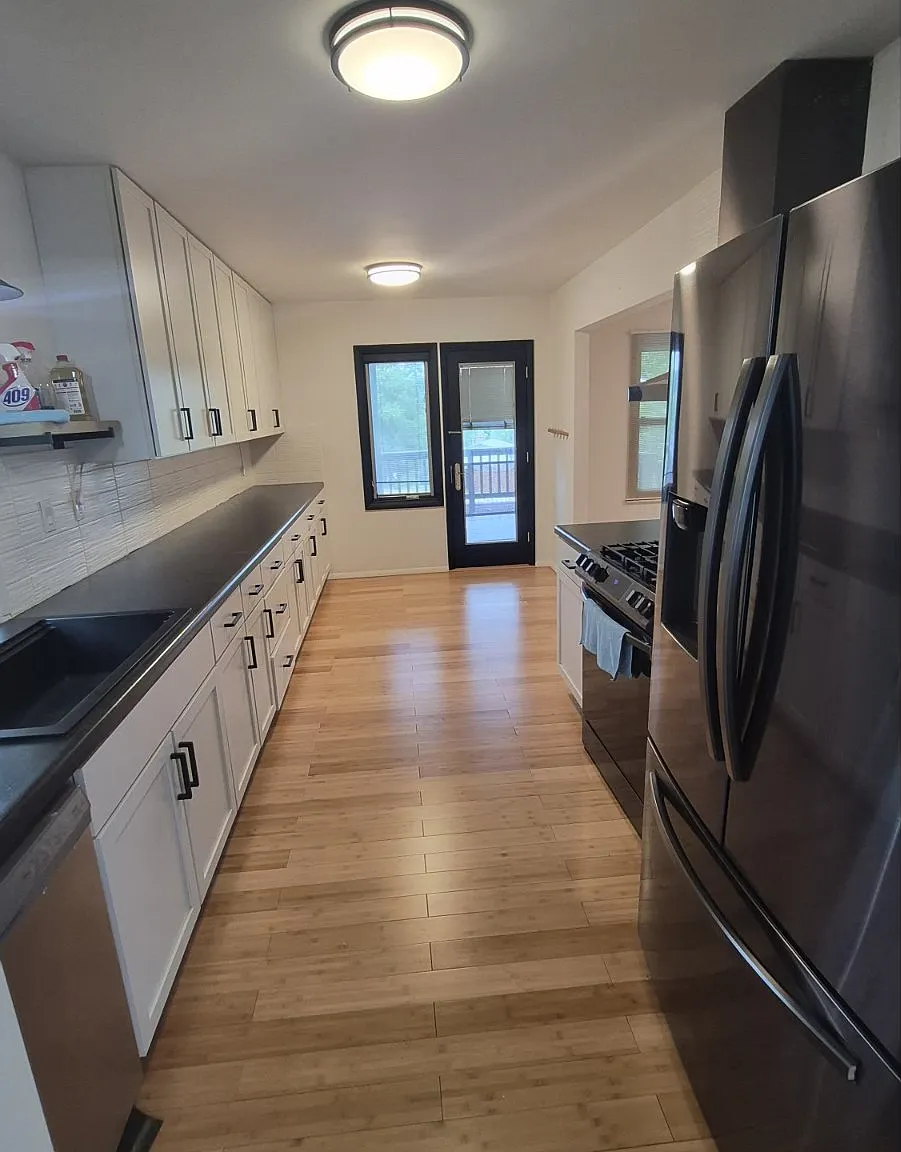 4 bed, 2.5 bath, 2065 sqft, $3,000 — Photo 3