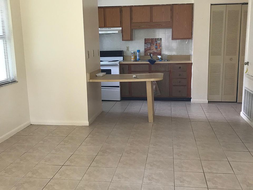 1st image of 5300 NE 14th Ave APT 3