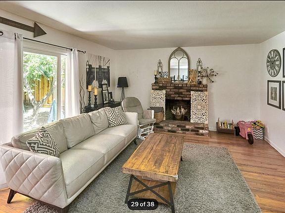 Possibilities of room & furniture layout in the living room