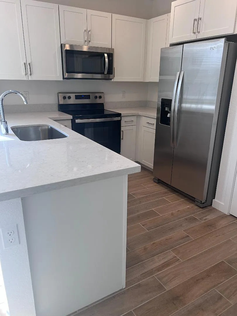 136 Southeast 5th Court - 136 - Bondi — Photo 3