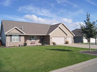N2242 Hillandale Dr, Greenville, WI 54942