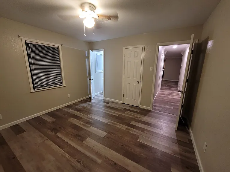 805 Lamar St — Photo 10