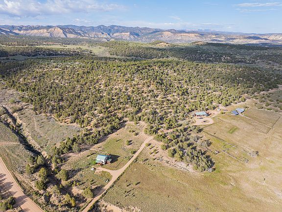 3rd image of 409 S Mineral Springs Rd