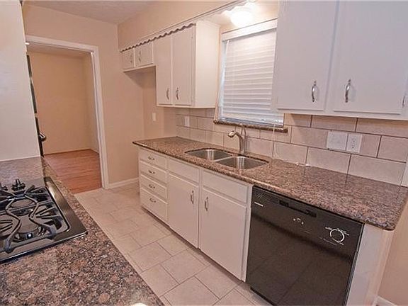 5th image of 2116 Williamsburg Ct S