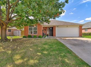 1911 Highvalley Trl, Grand Prairie, TX 75052