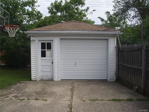 4th image of 141 Wendel Ave