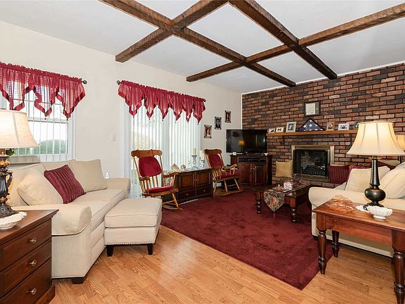 3rd image of 9 Rockland Pl