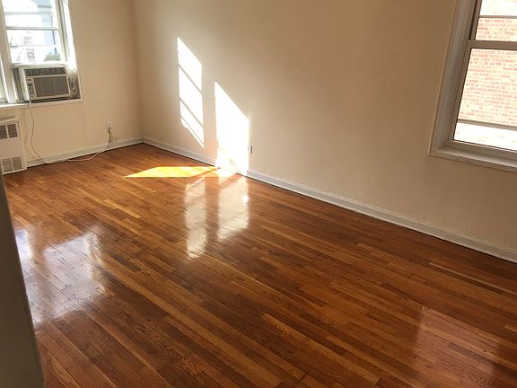 3rd image of 4011 Kings Hwy APT 4C