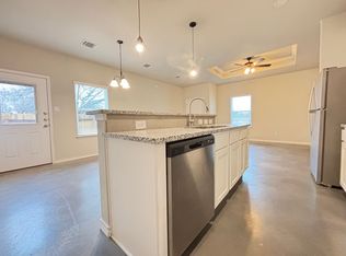 922 Country Ln #B, Seguin, TX 78155
