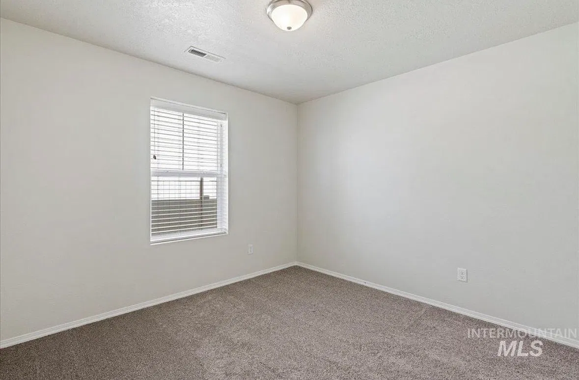 3 bed, 1604 sqft, $950 — Photo 1