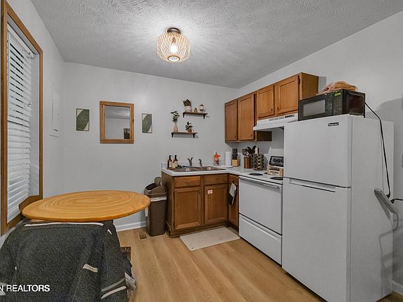 3rd image of 2036 Ridge Rd #2