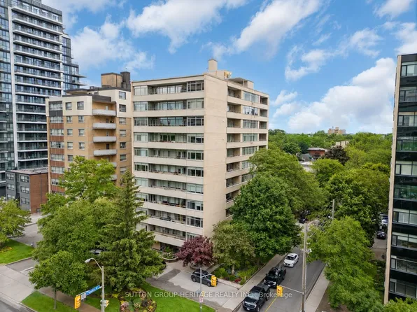 581 Avenue Rd #704, Toronto, ON M4V 2K4