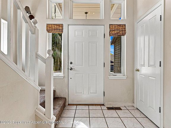 5th image of 285 Lupine Dr