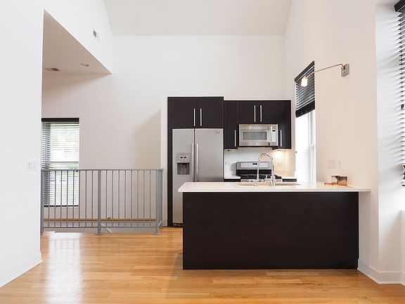 5th image of 1919 W Armitage Ave APT 3F