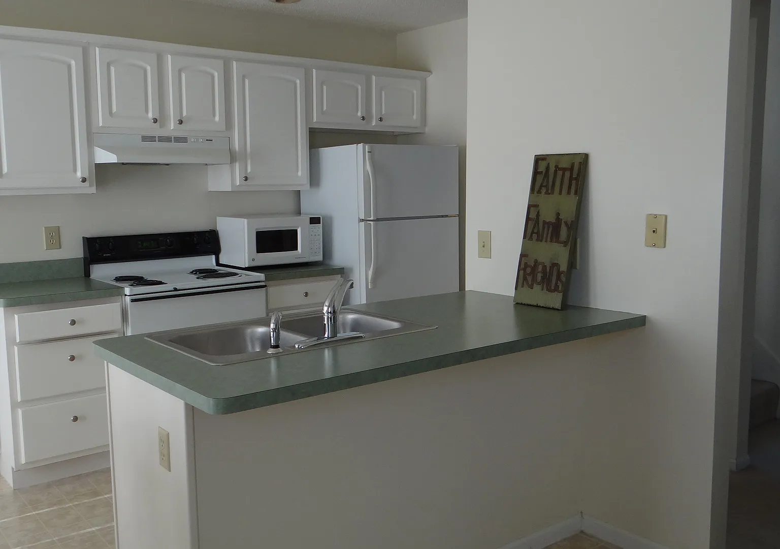Laurel Creek Apts, 981 Jasmine Lane — Photo 3