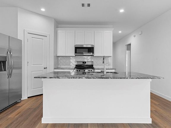 5th image of 1010 Paddlefish Ln