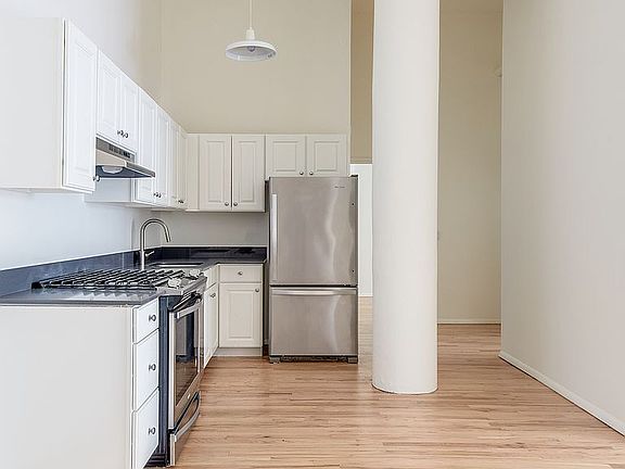 3rd image of 204 Huntington St APT 3L