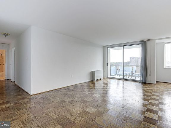 4th image of 10401 Grosvenor Pl APT 1120
