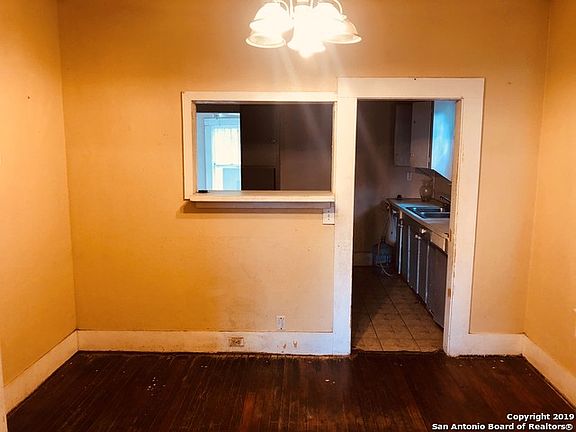 5th image of 146 Oriental Ave
