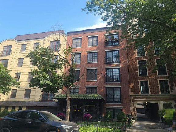 2nd image of 512 W Barry Ave APT 403