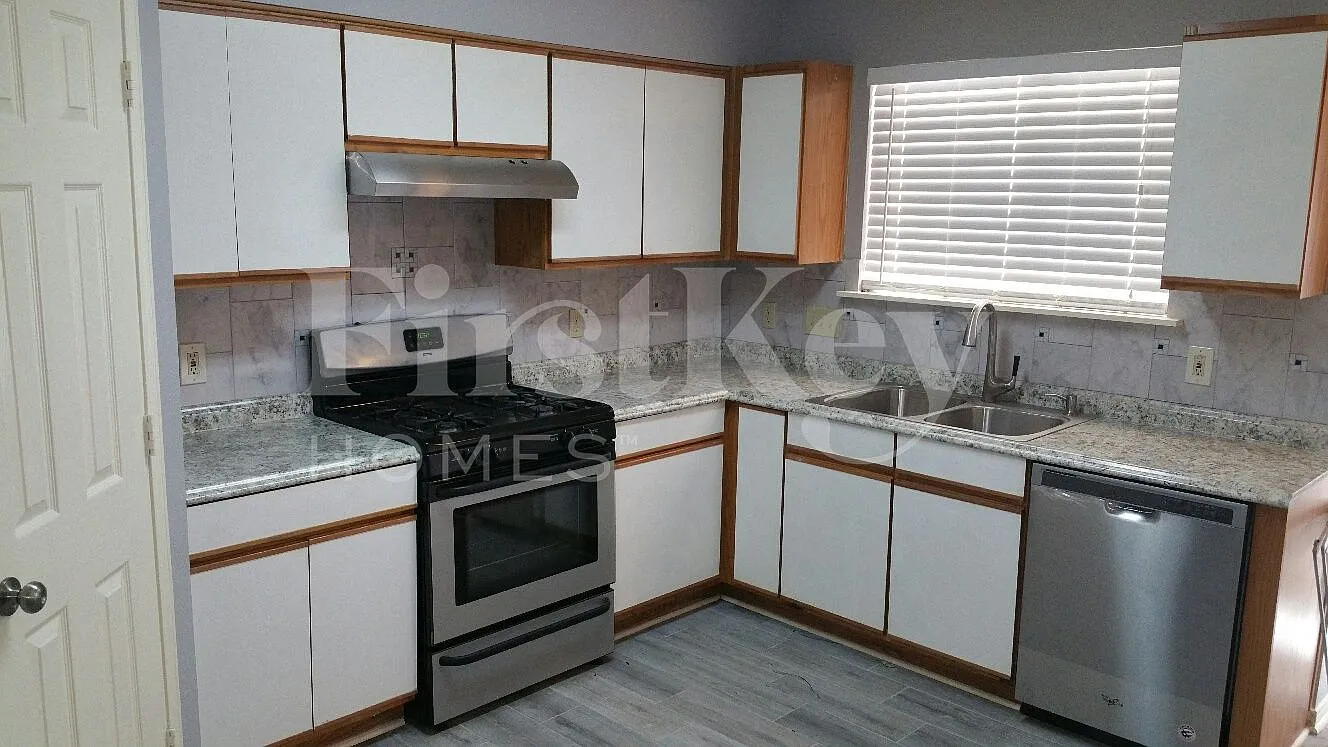 3 bed, 2.0 bath, 1520 sqft, $1,995 — Photo 3
