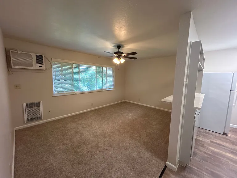 2941 Marconi — Photo 19