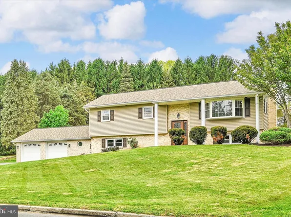 13 Villa Ln, Palmyra, PA 17078