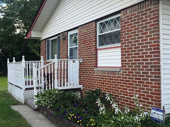 3rd image of 200 S Mansfield St