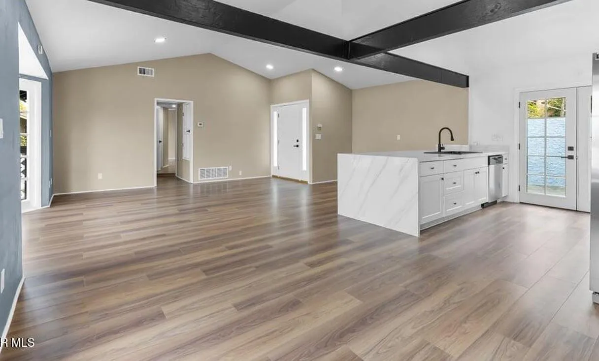 3 bed, 2.5 bath, 1665 sqft, $4,650 — Photo 1