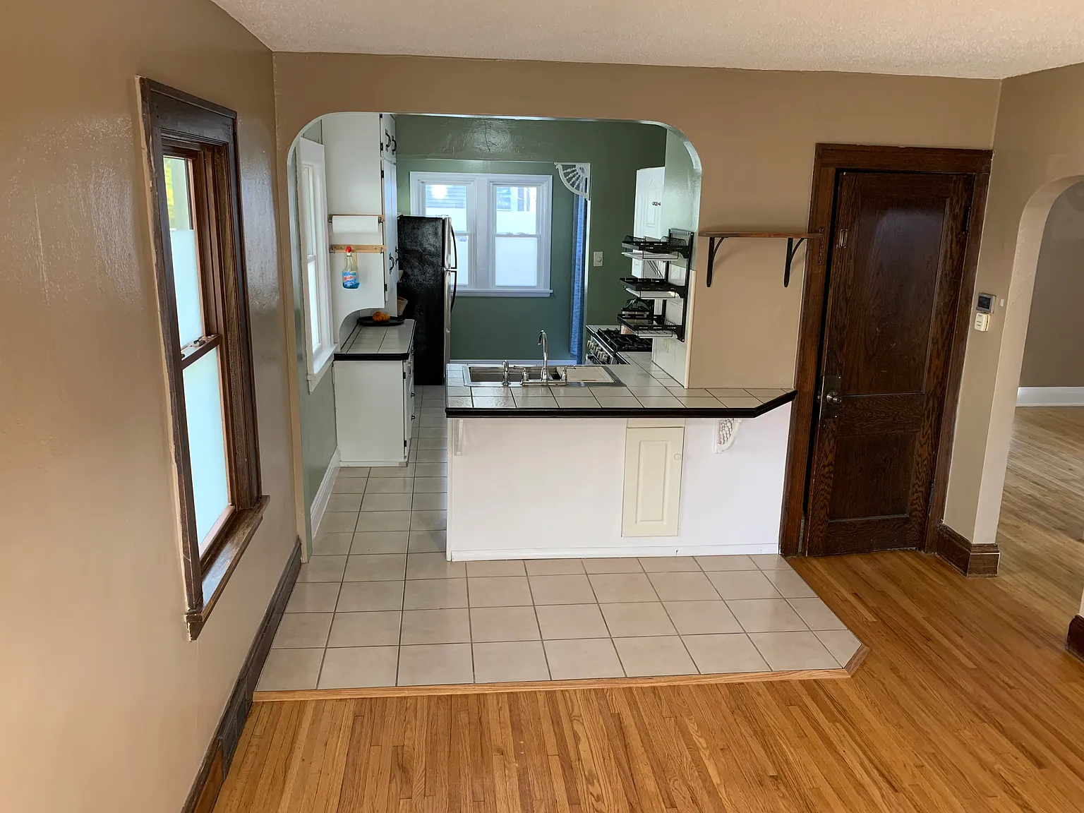 705 Sherwood Ave — Photo 3