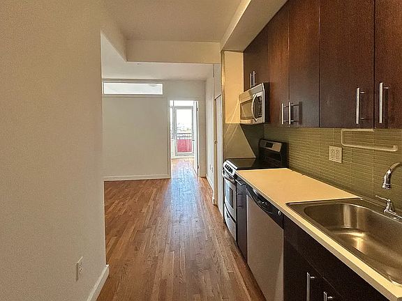 3rd image of 184 Noll St APT 2C