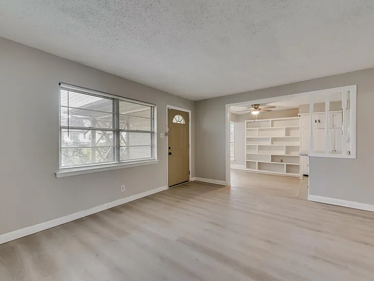 12118 Oberlin Dr — Photo 11