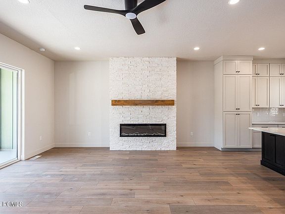 4th image of 372 W Ascent Dr