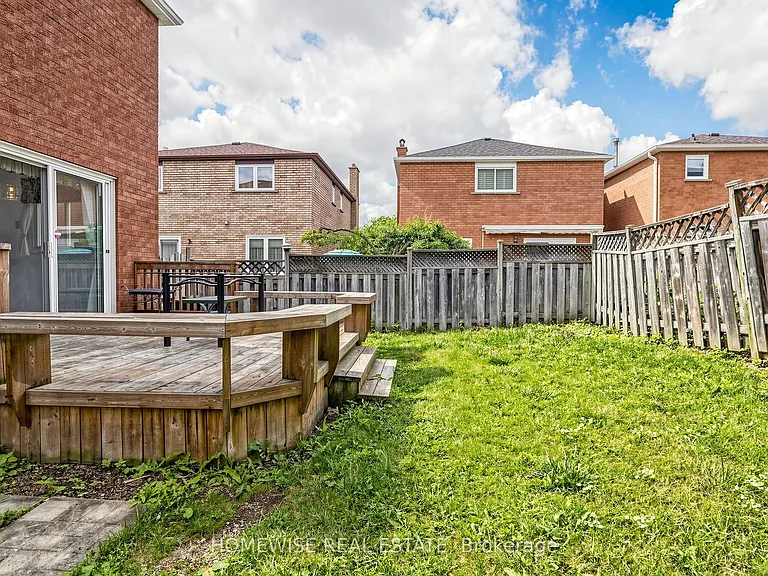 11 Briarcliffe Cres — Photo 50
