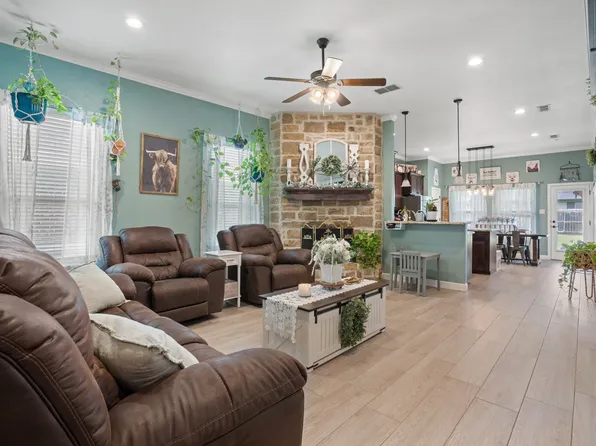 3104 Wrangler Ct, Granbury, TX 76049
